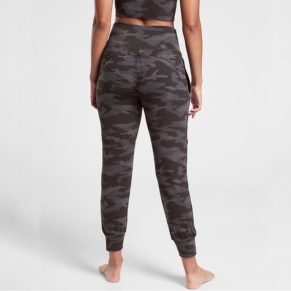 Athleta Salutation‎ Camo Jogger Black - Picture 3 of 13